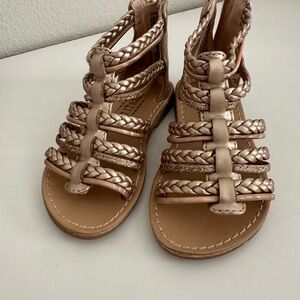 Toddler girls sandals in gold and tan color in great condition.